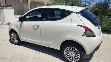 LANCIA YPSILON 2014 METANO/BENZINA