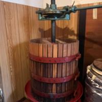 Torchio da 60 a leva +pigiatrice uva manuale