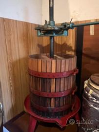 Torchio da 60 a leva +pigiatrice uva manuale