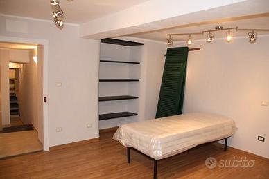 Stanza matrimoniale in zona Barilla Center