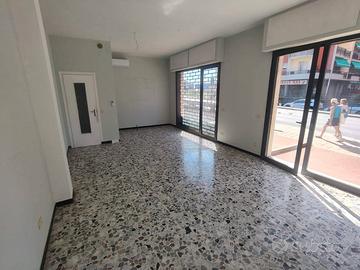 MAGAZZINO A S.BARTOLOMEO AL MARE 40 mq