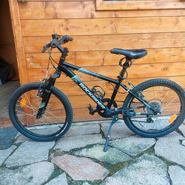 bicicletta monta ike bambino