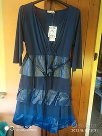 Vestito blu con balze