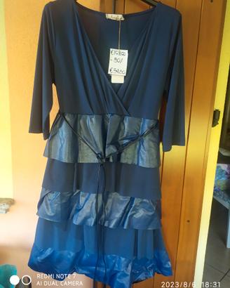 Vestito blu con balze