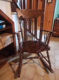 Sedia a dondolo in legno massello