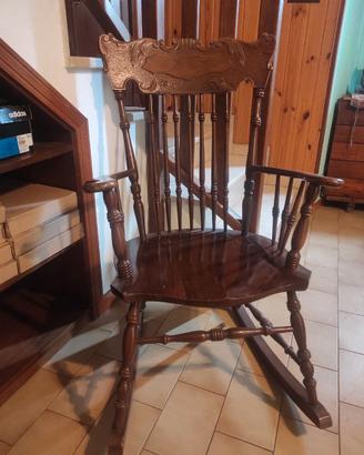 Sedia a dondolo in legno massello