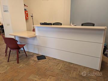 bancone desk accoglienza/reception