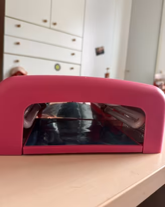 Fornetto con lampada UV per unghie