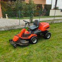 trattorino tagliaerba Husqvarna 
