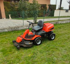 trattorino tagliaerba Husqvarna 