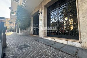 APPARTAMENTO 115 MQ + 2 ACC. - CON TERRAZZO A LIVE