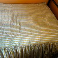 Copriletto a righe con volant letto singolo