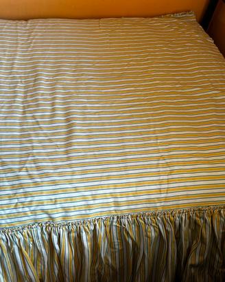 Copriletto a righe con volant letto singolo