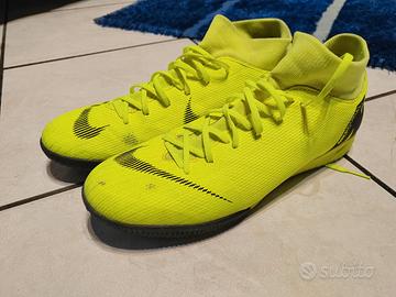 scarpe da calcio per asfalto 