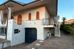 Villa singola con ampio giardino