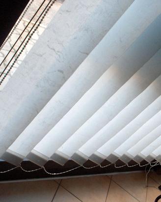 Tende verticali a pannelli orientabili con binari