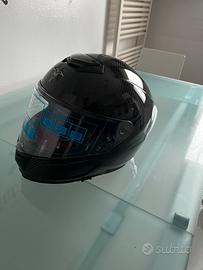 Casco in carbonio