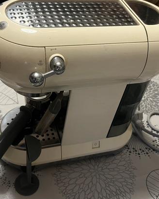 Macchina da caffè Smeg stile anni ‘50