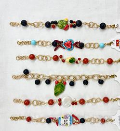 Blocco di 20 bracciali in pietre dure e ceramica