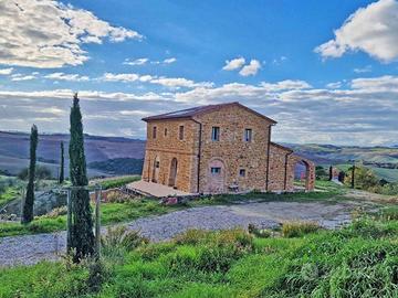 Rustico / Casale di 280 m² con 3 locali e box auto