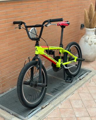 bmx aurelia (prezzo trattabile) con accessori