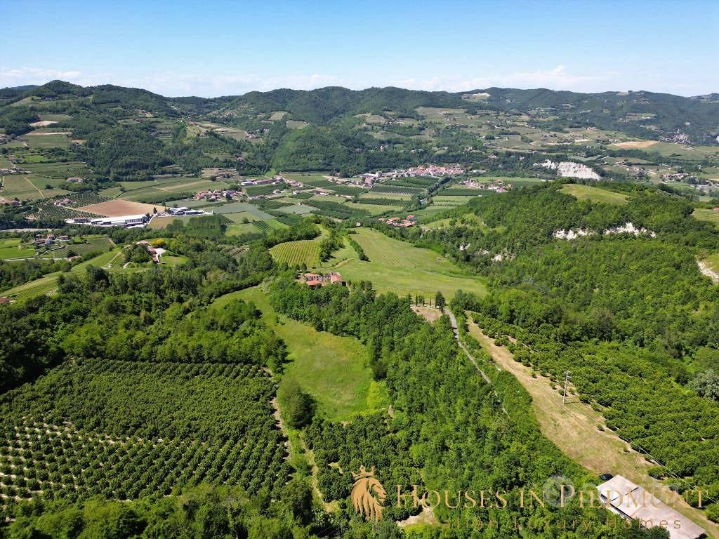 Rustico / Casale di 350 m² con più di 5 locali a V - Vista 4