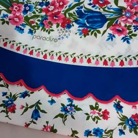 Tovaglia tonda con tovaglioli