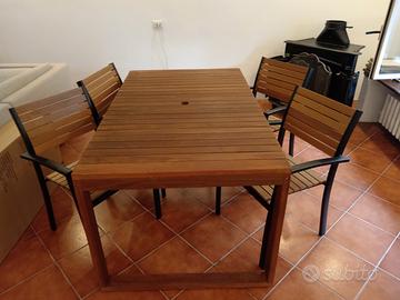 tavolo con sedie 