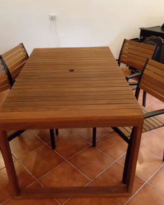 tavolo con sedie 