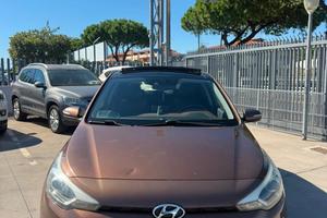 Hyundai i20 1.2 84 CV tetto apribile