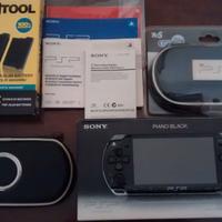 Sony PSP 2004 Slim & Lite nera con accessori