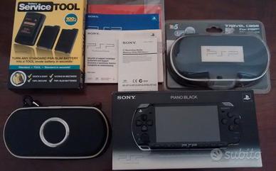 Sony PSP 2004 Slim & Lite nera con accessori