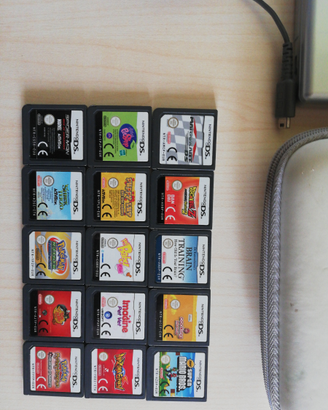 Nintendo ds grigio, caricatore e giochi
