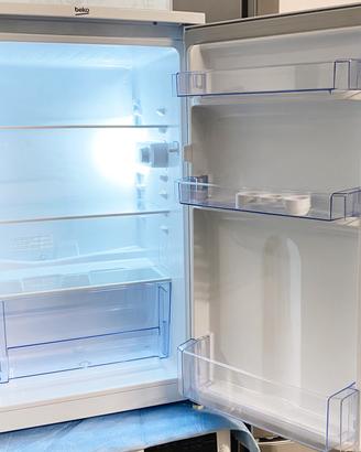 frigorifero Beko sotto tavolo
