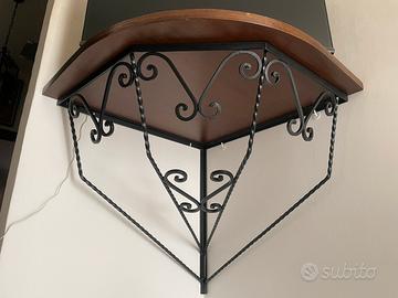 Angoliera in ferro battuto