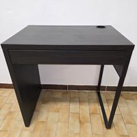 Scrivania e sedia Ikea