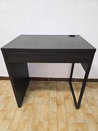 Scrivania e sedia Ikea