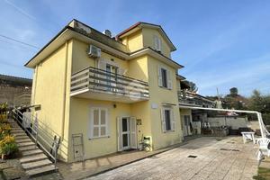 VILLA SINGOLA A GALLICANO NEL LAZIO