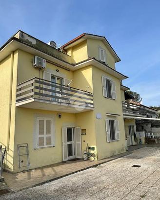 VILLA SINGOLA A GALLICANO NEL LAZIO