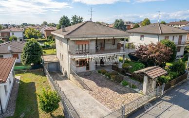 ARSAGO SEPRIO - VILLA BIFAMILIARE