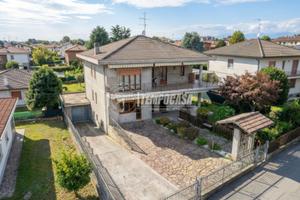 ARSAGO SEPRIO - VILLA BIFAMILIARE