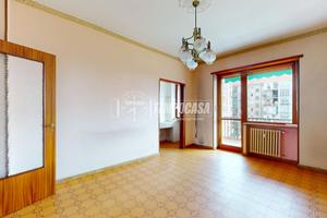 APPARTAMENTO TRILOCALE DI AMPIA METRATURA LIBERO S