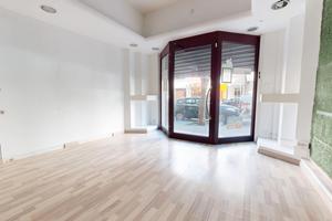 Via Amendola. Locale commerciale