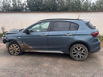 Fiat Tipo 1.6 Mjt S&S 5 porte Cross sinistrata