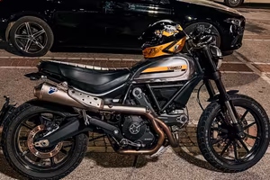 DUCATI SCRAMBLER 800 BRAT STYLE