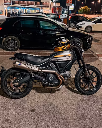 DUCATI SCRAMBLER 800 BRAT STYLE