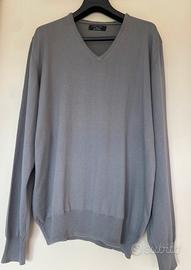 Pullover con scavo a V