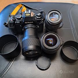 Nikon F-301 con accessori