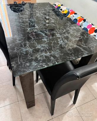 TAVOLO DA PRANZO COMPLETO  + SEDIE E PANCHE