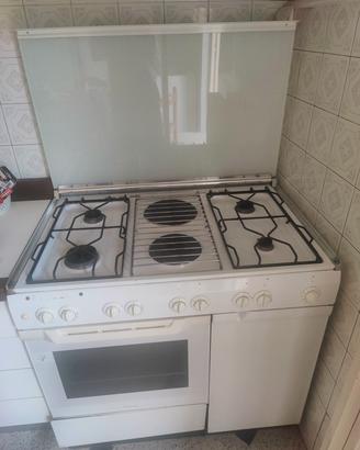 Cucina a gas Ariston bianca